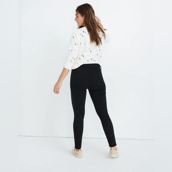 Madewell Petite 9" Mid-Rise Skinny Jeans in Lunar Wash - Picture 3 of 12